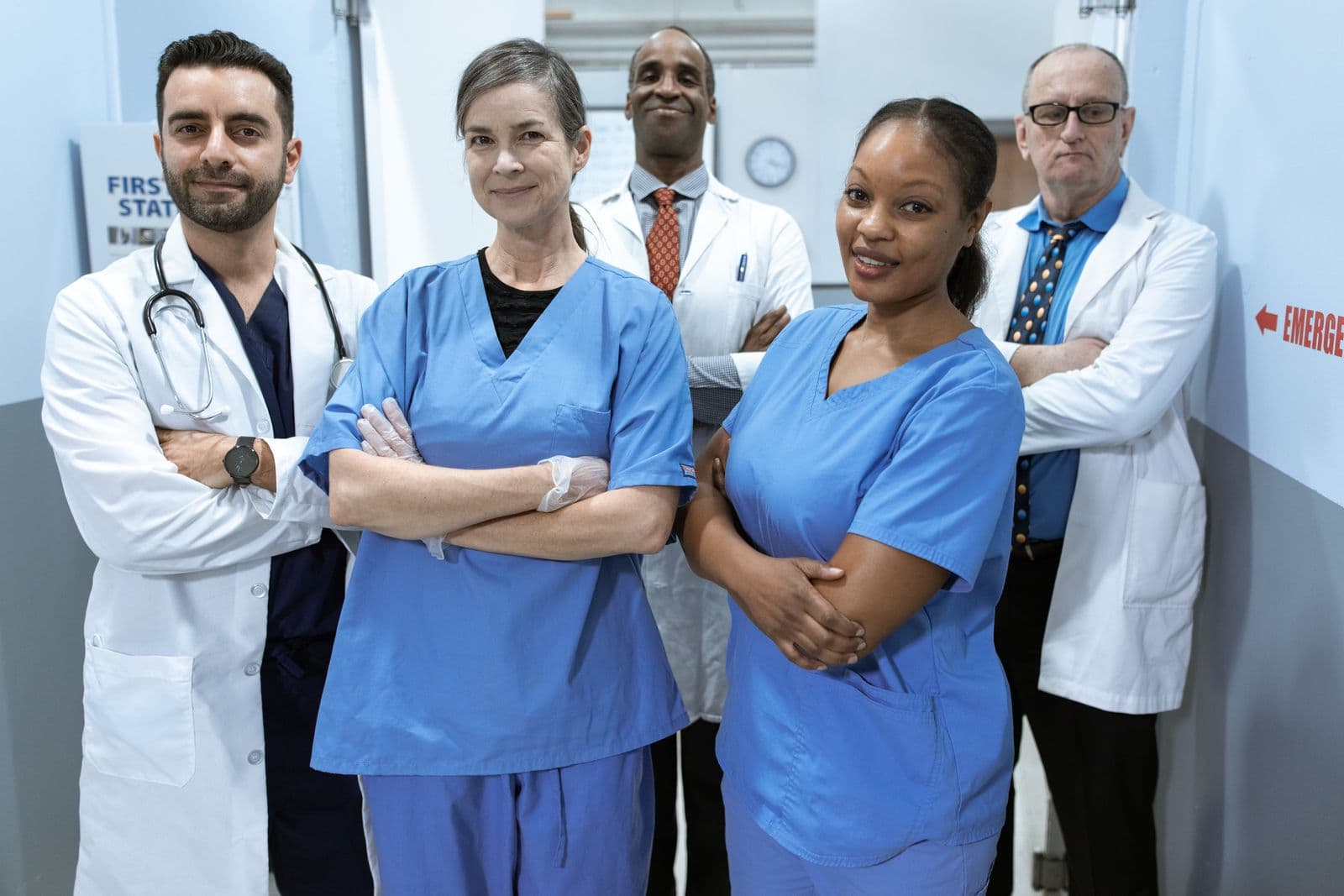Hastanede doktor ve hemşireler